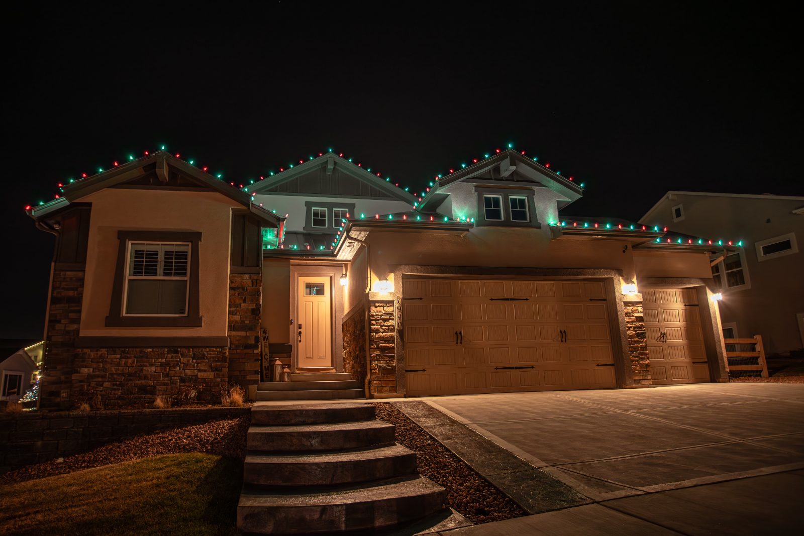 Craftsman home with red and green C9 roofline lighting